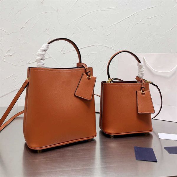 pradity cleo hobo bag designer panier women bucket bag saffiano leather luxury shoulder bags lady cross body handbag crossbody pra da mini b
pradity cleo hobo bag designer panier women bucket bag saffiano leather luxury shoulder bags lady cross body handbag crossbody pra da mini b