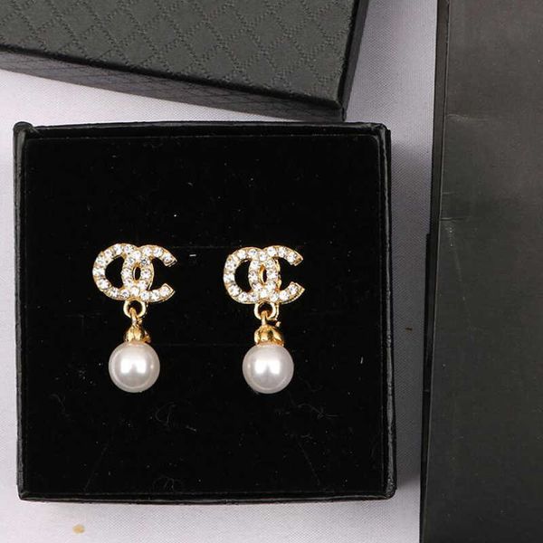 18k gold plated designers brand earrings designer letter ear stud women crystal pearl geometric earring for wedding party jewerlry, Golden;silver
18k gold plated designers brand earrings designer letter ear stud women crystal pearl geometric earring for wedding party jewerlry, Golden;silver