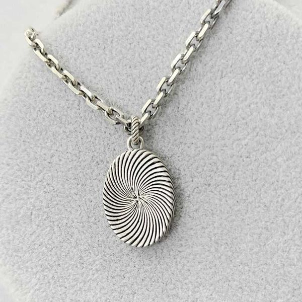 2023 designer new jewelry double oval pattern necklace for men and women simple twisted stripe used pendant clavicle couple chain, Silver
2023 designer new jewelry double oval pattern necklace for men and women simple twisted stripe used pendant clavicle couple chain, Silver