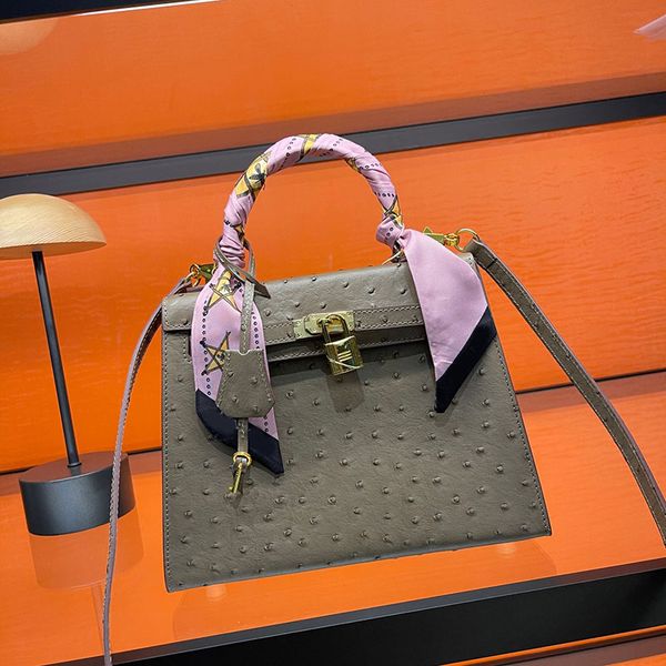 ostrich designer bag woman handbags 4 colours women shopping bags large capacity totes bags quality first layer cowhide genuine leather clem
ostrich designer bag woman handbags 4 colours women shopping bags large capacity totes bags quality first layer cowhide genuine leather clem