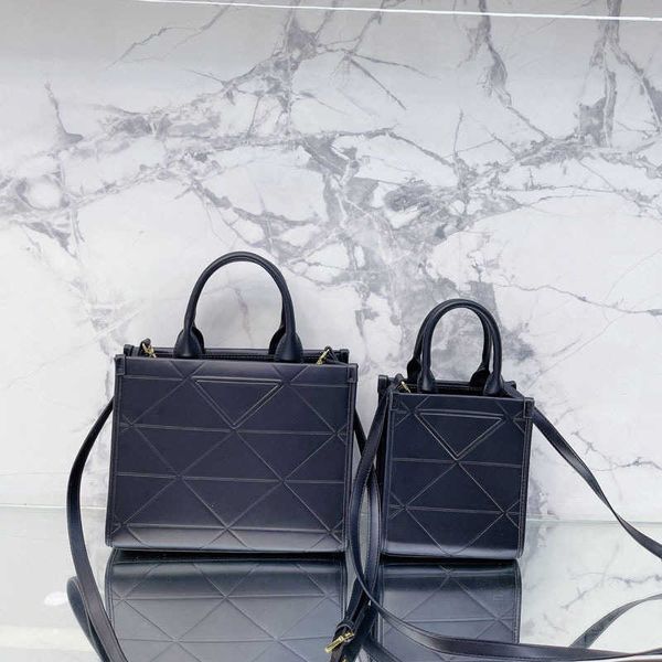 designer luxury women the tote bag fashion versatile handbags shoulder crossbody bags purse telfars totes large capacity saddle wallets 7a a
designer luxury women the tote bag fashion versatile handbags shoulder crossbody bags purse telfars totes large capacity saddle wallets 7a a