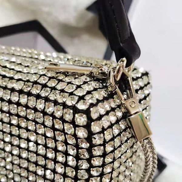2021 bags aw messenger carrying austria full diamond underarm bag chain fashion high-end brand luxury women's
2021 bags aw messenger carrying austria full diamond underarm bag chain fashion high-end brand luxury women's