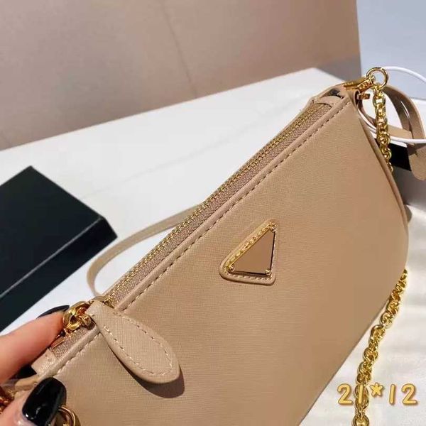 pra da bag pra hh triangle nylon re-edition 2000 2005 re edition bags women underarm luxurious designer womens crossbody hobo shoulder purse
pra da bag pra hh triangle nylon re-edition 2000 2005 re edition bags women underarm luxurious designer womens crossbody hobo shoulder purse