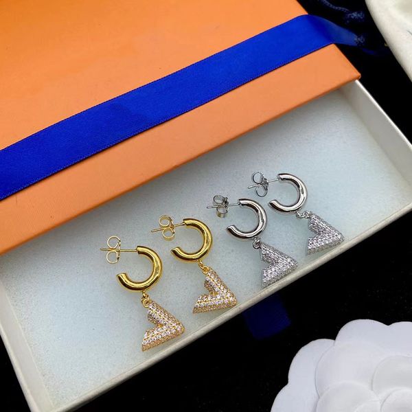 luxury v letters pearl designer stud earrings for women 18k gold silver shining diamond stone brand earring earing party jewelry christmas g, Golden;silver
luxury v letters pearl designer stud earrings for women 18k gold silver shining diamond stone brand earring earing party jewelry christmas g, Golden;silver