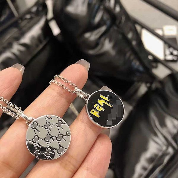 2023 designer new jewelry sterling silver real series round brand pendant necklace for men and women home sweater chain fashion personality
2023 designer new jewelry sterling silver real series round brand pendant necklace for men and women home sweater chain fashion personality