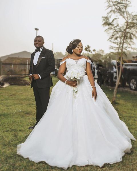 2023 country ball gown wedding dresses off the shoulder lace appliques crystal beads a line bridal gowns sweep train corset back plus size v, White
2023 country ball gown wedding dresses off the shoulder lace appliques crystal beads a line bridal gowns sweep train corset back plus size v, White