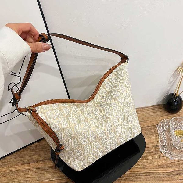 large capacity tote handbag canvas embroidered armpit cubi new fashion loeweechao swan pattern lunch box
large capacity tote handbag canvas embroidered armpit cubi new fashion loeweechao swan pattern lunch box