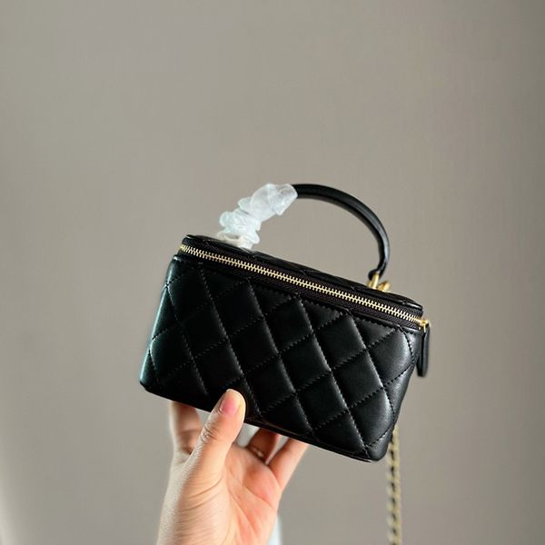 black white womens vanity box designer bags handle totes quilted matelasse chain crossbody shoulder cosmetic caid lipstick holder mini luxur
black white womens vanity box designer bags handle totes quilted matelasse chain crossbody shoulder cosmetic caid lipstick holder mini luxur