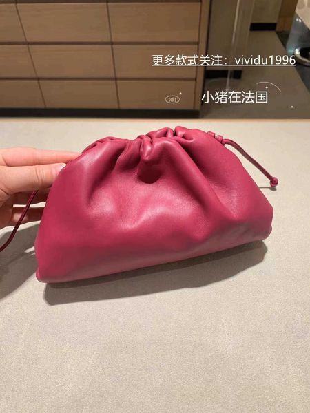 leather bottegas bag venetas knotted designer handbag women's bag pouch cloud mini cowhide drawstring shoulder messenger original quali
leather bottegas bag venetas knotted designer handbag women's bag pouch cloud mini cowhide drawstring shoulder messenger original quali