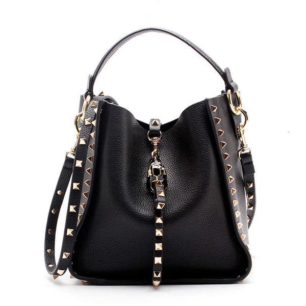 designer bag 2022 famous brand designer women bucket genuine leather ladies handbag gold rivet female shoulder bag vintage tote 022
designer bag 2022 famous brand designer women bucket genuine leather ladies handbag gold rivet female shoulder bag vintage tote 022