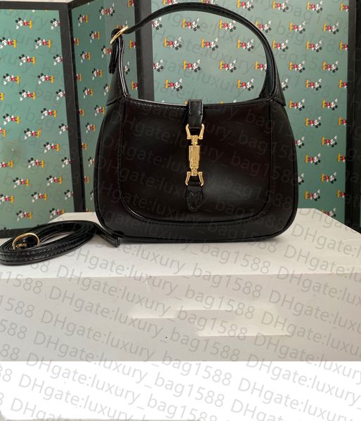 7a r armpit shoulder bag cowhide classic 1961 series pure metal buckle women bag official original imported leather messenger bag
7a r armpit shoulder bag cowhide classic 1961 series pure metal buckle women bag official original imported leather messenger bag