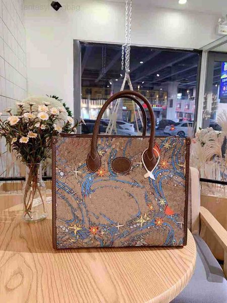 g new shopping bag 2021 single shoulder slope messenger bag leather portable briefcase computer bags handbags women totes print cartoon
g new shopping bag 2021 single shoulder slope messenger bag leather portable briefcase computer bags handbags women totes print cartoon