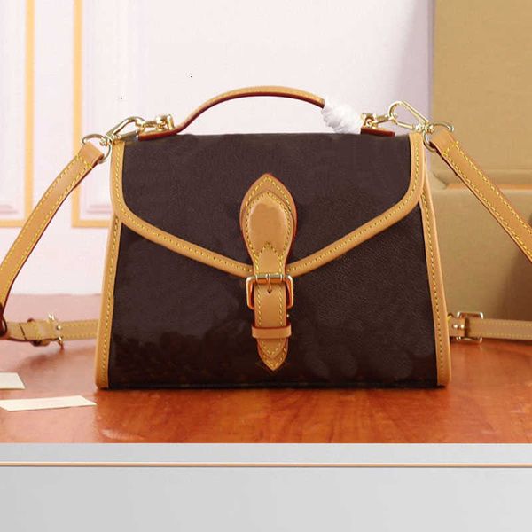 designer bag lettering women tote bag cowhide leather shoulder crossbody bags classic retro handbag removable adjustable strap high quality
designer bag lettering women tote bag cowhide leather shoulder crossbody bags classic retro handbag removable adjustable strap high quality