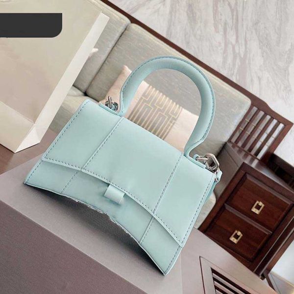 handbags ladies luxury designer bags classic casual travel bags leather material fashion shoulder bag women's wallet
handbags ladies luxury designer bags classic casual travel bags leather material fashion shoulder bag women's wallet