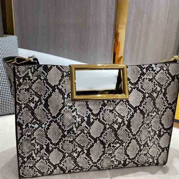 shoulder bag luxury brand fashion snake print large capacity handbag women designer genuine leather mobile wallet 1127
shoulder bag luxury brand fashion snake print large capacity handbag women designer genuine leather mobile wallet 1127