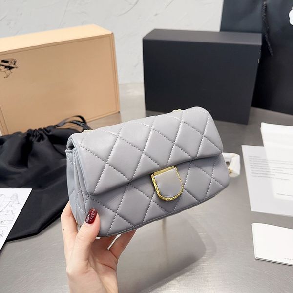 fashion women solid badge designer crossbody bag versatile classic flap shoulder bag diamond lattice leather quilted retro handbag card hold
fashion women solid badge designer crossbody bag versatile classic flap shoulder bag diamond lattice leather quilted retro handbag card hold