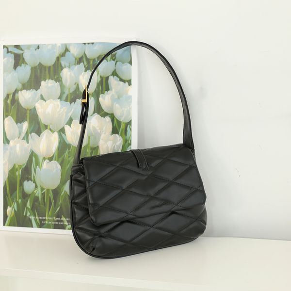 fashionable handheld women's casual black handbag shoulder bag underarm stick bag leather material
fashionable handheld women's casual black handbag shoulder bag underarm stick bag leather material