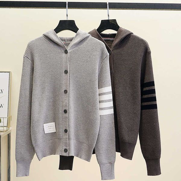 men's korean knitted sweater vnecks sleeve retro slim cute vest casual office lady sweater unique jacket, White;black
men's korean knitted sweater vnecks sleeve retro slim cute vest casual office lady sweater unique jacket, White;black
