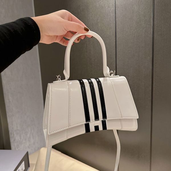 evening bags new half moon hourglass bag women handbags purse genuine letters fashion letterclassic third line removable shoulder strap co-b
evening bags new half moon hourglass bag women handbags purse genuine letters fashion letterclassic third line removable shoulder strap co-b