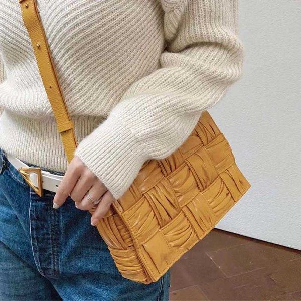 cowhide bag venetas 2023 fashion designer bags bottegas cassettes pillow women's winter casual pleated one shoulder crossbody small jdq
cowhide bag venetas 2023 fashion designer bags bottegas cassettes pillow women's winter casual pleated one shoulder crossbody small jdq