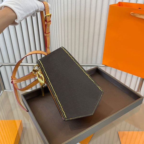 new pendant bag lovely crossbody mini bag shoulder bags women handbags zipper wallet coin purse key pouch genuine leather classic letter gol
new pendant bag lovely crossbody mini bag shoulder bags women handbags zipper wallet coin purse key pouch genuine leather classic letter gol