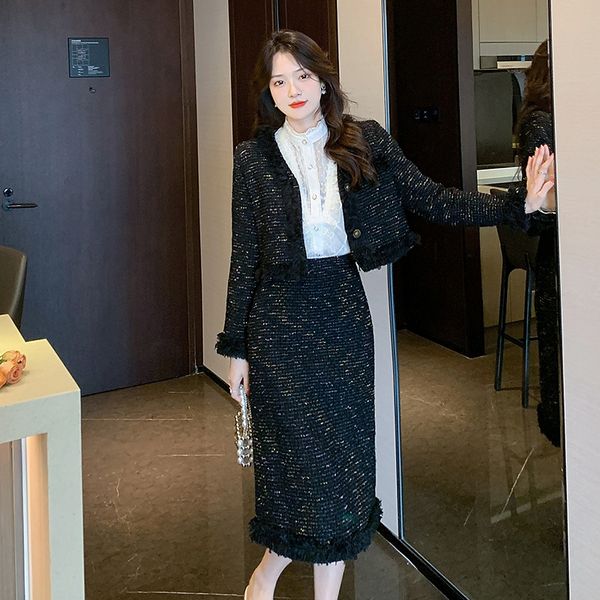 new two piece dress fashion sense of design v neck cardigan with snitching fur panelled mid-calf skirt, White
new two piece dress fashion sense of design v neck cardigan with snitching fur panelled mid-calf skirt, White