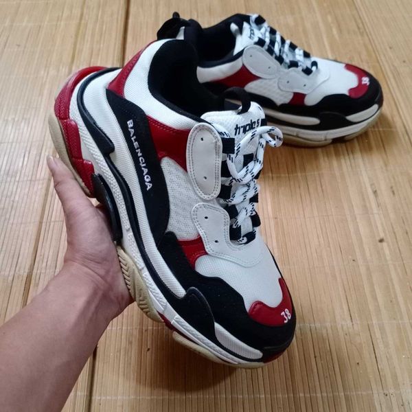 designer sports shoes bbalencigass roller skates paris people's heightening couple shock absorption deodorization wear resistance six l
designer sports shoes bbalencigass roller skates paris people's heightening couple shock absorption deodorization wear resistance six l