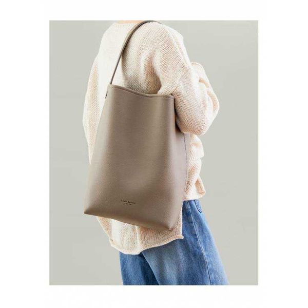 designer leather bags luxury female bags bucket bag commuter wind tote large capacity one shoulder 2022classic tote bag the row mn0k
designer leather bags luxury female bags bucket bag commuter wind tote large capacity one shoulder 2022classic tote bag the row mn0k