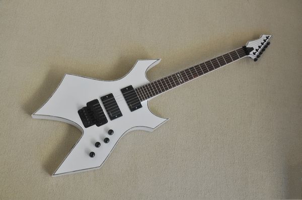 6strings white body electric guitar with rosewood fingerboard black hardware 
6strings white body electric guitar with rosewood fingerboard black hardware