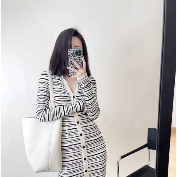 the row bag designer bags leather luxury female bags leather large capacity commuter tote bag high level cowhide bucket one shoulder handbag
the row bag designer bags leather luxury female bags leather large capacity commuter tote bag high level cowhide bucket one shoulder handbag