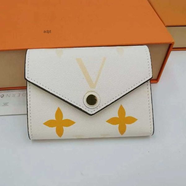 22ss women victorine short wallets embossed flowers handbag luxurys designers ladies travel wallet coin purse with original box m41938
22ss women victorine short wallets embossed flowers handbag luxurys designers ladies travel wallet coin purse with original box m41938