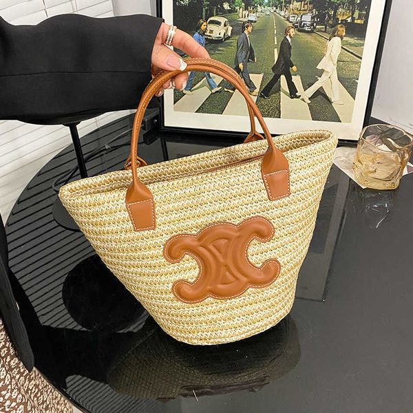 design bagstore 80%wholesale bag2023 autumn fashion woven vegetable basket bag triumphal arch straw bucket handbag one shoulder crossbody
design bagstore 80%wholesale bag2023 autumn fashion woven vegetable basket bag triumphal arch straw bucket handbag one shoulder crossbody