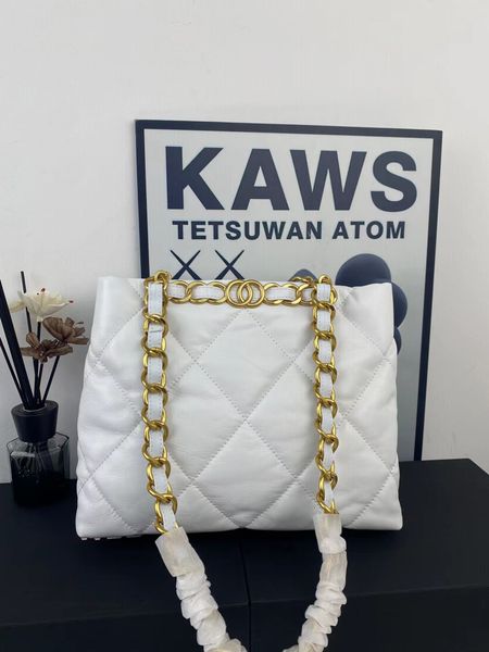 2022s new small shopping bag sheep skin made of old gold chain blingbling 338160 beautiful cross-body hand carrying capacity large practical
2022s new small shopping bag sheep skin made of old gold chain blingbling 338160 beautiful cross-body hand carrying capacity large practical
