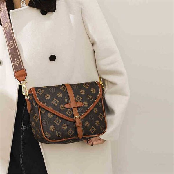 high sense bag female winter new sling shoulder armpit versatile messenger wide strap small square handbags design deals
high sense bag female winter new sling shoulder armpit versatile messenger wide strap small square handbags design deals