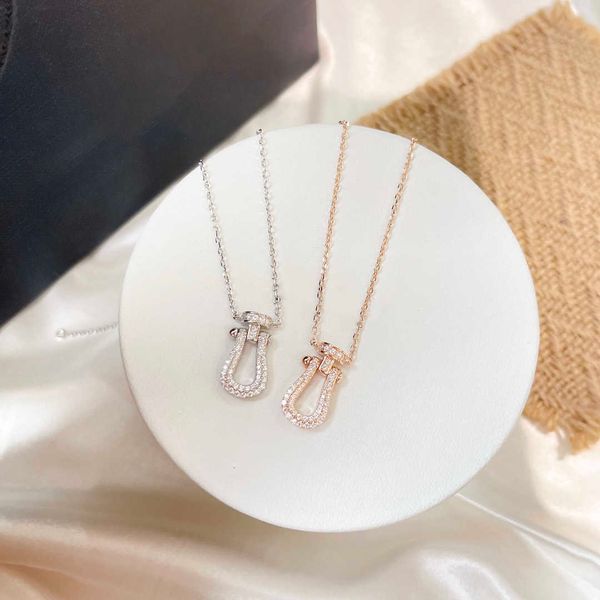 2023 luxury designer necklace women's fashion charm diamond inlaid horseshoe buckle boutique high-quality necklace 2 colors good nice n, Silver
2023 luxury designer necklace women's fashion charm diamond inlaid horseshoe buckle boutique high-quality necklace 2 colors good nice n, Silver