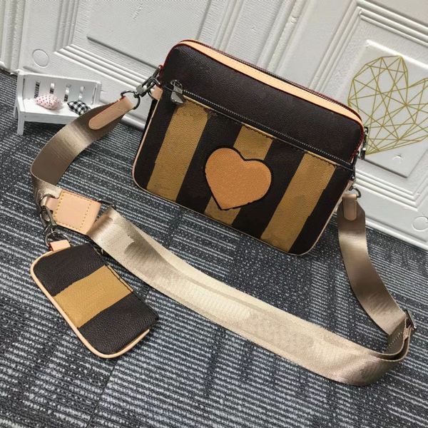l new luxury designer bags messenger bags 45 men's three-piece 965 postman bag shoulder or across the body is a fashion choice for ever
l new luxury designer bags messenger bags 45 men's three-piece 965 postman bag shoulder or across the body is a fashion choice for ever