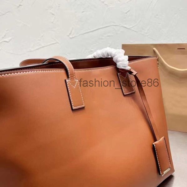 classic temperament brand shopping bag large capacity women's hand-held underarm bag metal letter decoration design v38z 7jc7
classic temperament brand shopping bag large capacity women's hand-held underarm bag metal letter decoration design v38z 7jc7
