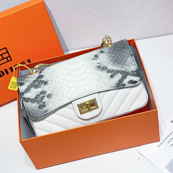 stuff sacks high grade fragrance chain leather women's 2022 new snake pattern diamond lattice shoulder bag fashion small crowd
stuff sacks high grade fragrance chain leather women's 2022 new snake pattern diamond lattice shoulder bag fashion small crowd