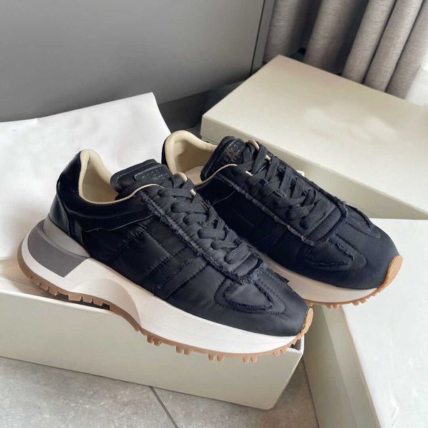 shoes famous design runner evolution sneakers calfskin nylon leather techno fabric platform sole white black green comfort
shoes famous design runner evolution sneakers calfskin nylon leather techno fabric platform sole white black green comfort