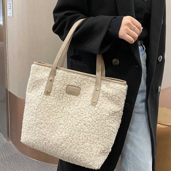 evening bags fashion lambswool tote women handbag designer winter faux fur shoulder bag warm plush shopper for fluffy purse 221122
evening bags fashion lambswool tote women handbag designer winter faux fur shoulder bag warm plush shopper for fluffy purse 221122