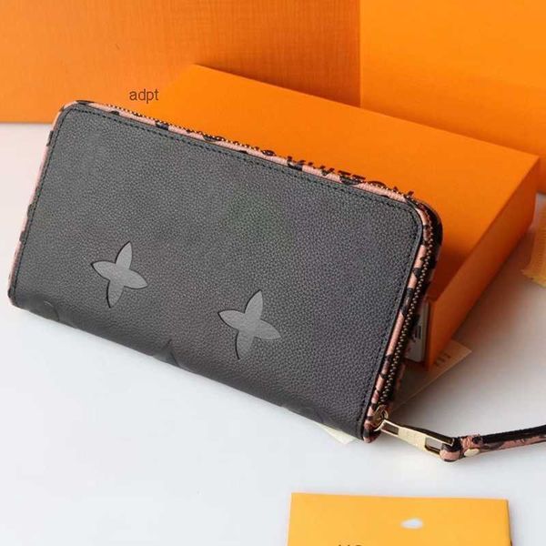 women luxurys designers long wallet handbag solid color embossed old flower leopard l genuine leather ladies travel wallets
women luxurys designers long wallet handbag solid color embossed old flower leopard l genuine leather ladies travel wallets