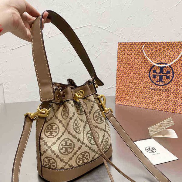 torysburchs handbag designer bag female style women's foreign style portable one bag high-grade bucket bag large capacity fashion versa
torysburchs handbag designer bag female style women's foreign style portable one bag high-grade bucket bag large capacity fashion versa