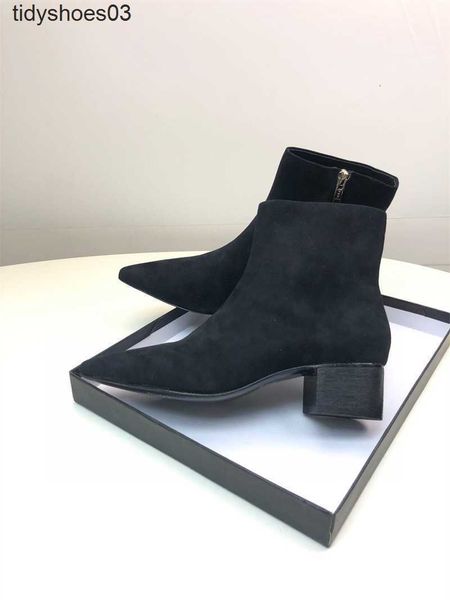 the row sandals high shoes dress quality small women's boots side zipper cowhide pointed low heel short slender simple versatile boots
the row sandals high shoes dress quality small women's boots side zipper cowhide pointed low heel short slender simple versatile boots