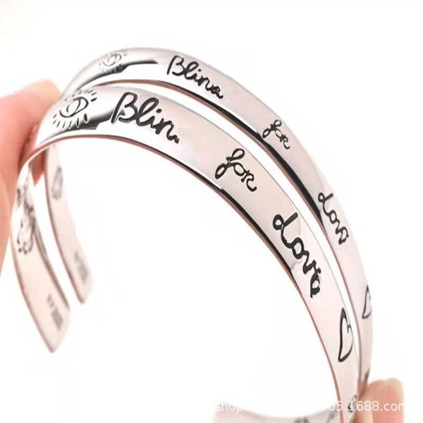 2023 designer new jewelry silver love fearless flower language heart shaped bracelet couple's same gift, Black
2023 designer new jewelry silver love fearless flower language heart shaped bracelet couple's same gift, Black