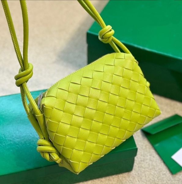 fashion diagonal shoulder bags luxury woven designer bag lined letter handbag womens cross body wallet
fashion diagonal shoulder bags luxury woven designer bag lined letter handbag womens cross body wallet