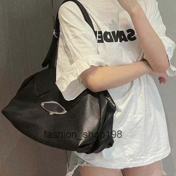 vi designer bags highs quality black silver saturn handag for men and women vintage large wandering shoulder bag punk style shoulder bag zip
vi designer bags highs quality black silver saturn handag for men and women vintage large wandering shoulder bag punk style shoulder bag zip
