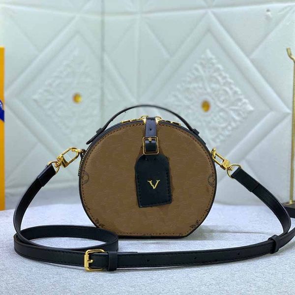 presbyopia handbag circular tote bags mini ladies designer bag leather metal v logo shoulder crossbody bag fashion printed woman's purs, Black;red
presbyopia handbag circular tote bags mini ladies designer bag leather metal v logo shoulder crossbody bag fashion printed woman's purs, Black;red