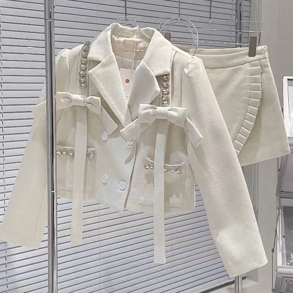 two piece dress spring lady suits bowtie diamonds blazers coat ol double breasted beaded jacket high waist irregular skirt 2pcs set 221122, White
two piece dress spring lady suits bowtie diamonds blazers coat ol double breasted beaded jacket high waist irregular skirt 2pcs set 221122, White