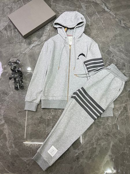 2022 new men's hooded open chest tracksuits light luxury brand quality design casual fashion coat sportsuit, Gray
2022 new men's hooded open chest tracksuits light luxury brand quality design casual fashion coat sportsuit, Gray