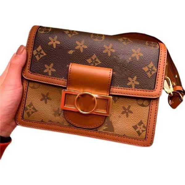 womens shoulder hourglass designer card holder fashion l-shaped high-end sense box small square old flower messenger
womens shoulder hourglass designer card holder fashion l-shaped high-end sense box small square old flower messenger